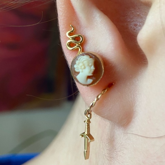 Gorgeous - Vintage Cameo Studs 14K - Picture 4 of 10